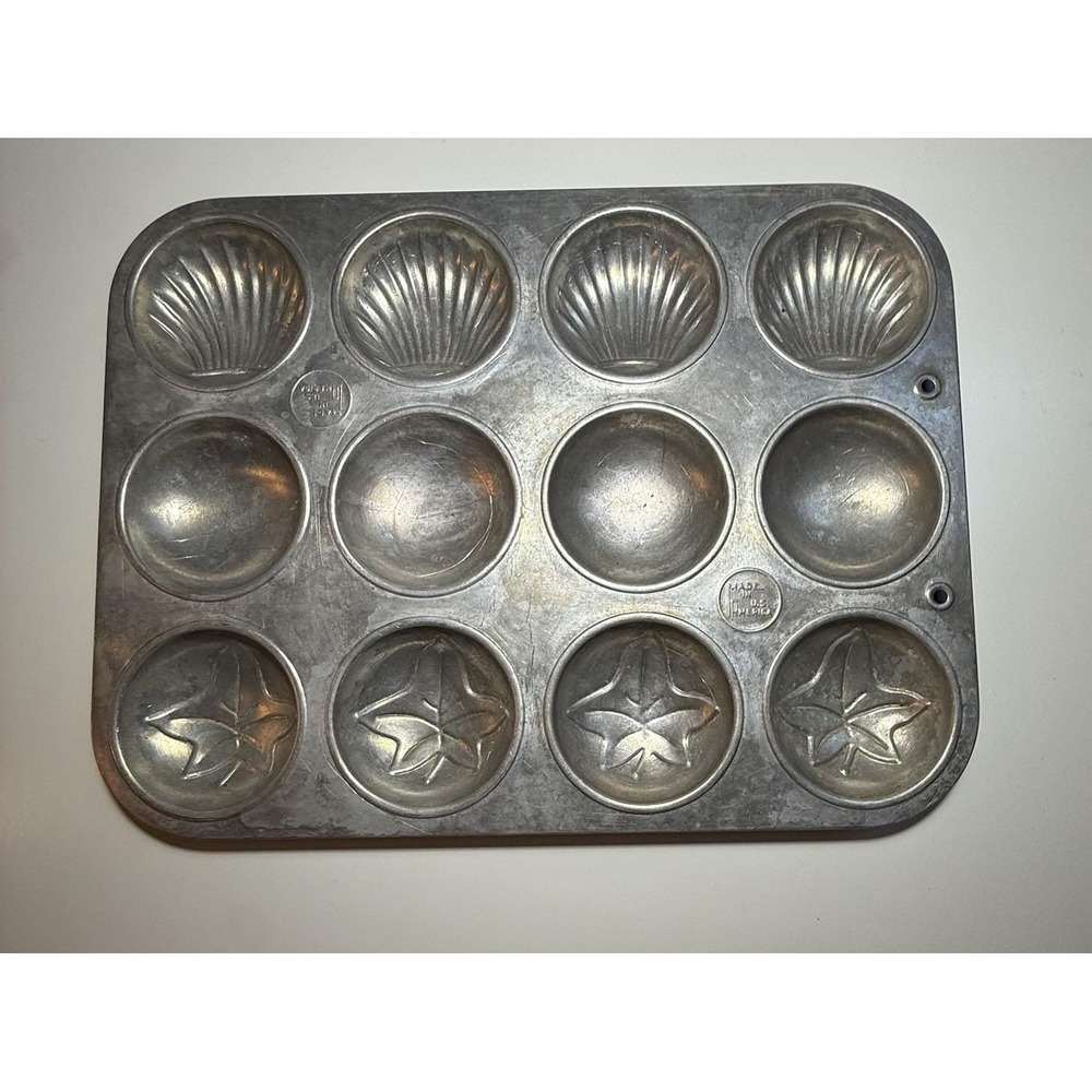 Vintage 1970's Tea Cake Madeline Mold Pan Shell Leaf Round Made in U.S. America